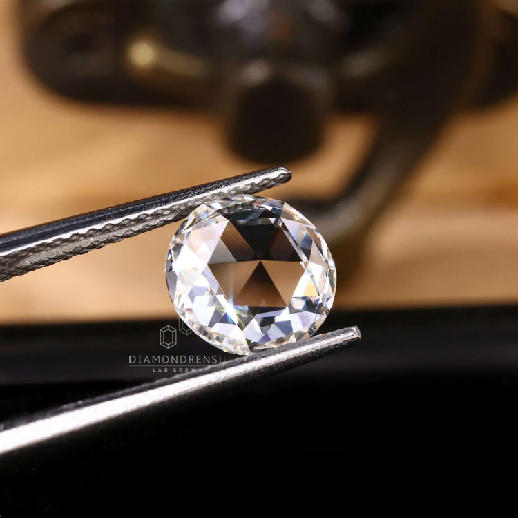 IGI certified round lab grown diamond for sale.

