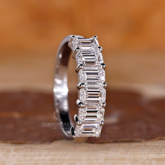 Handmade jewelry matched with diamondrensu wedding band.
