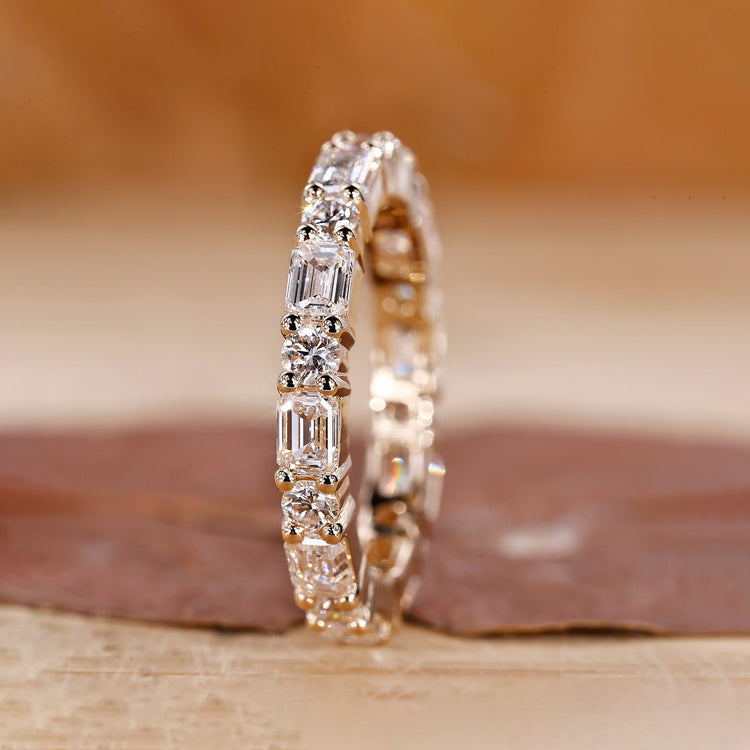 A full eternity band featuring sparkling diamonds set all around the ring.
