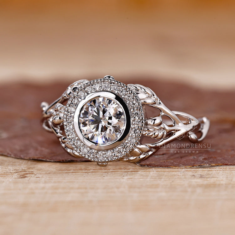 Round halo ring with a dazzling round cut diamond, enhancing its brilliance.
