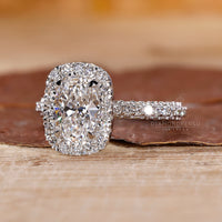 Round diamond ring crafted for lasting brilliance and style.