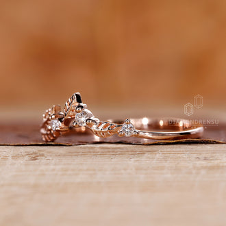 Simple wedding band with a classic finish.
