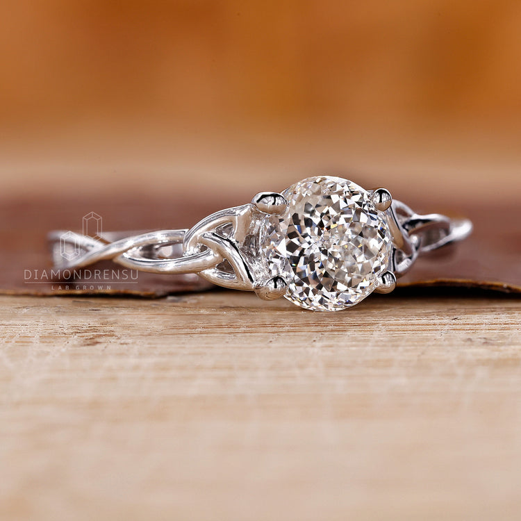 Twisted Shank Ring designed for a stylish, contemporary feel.
