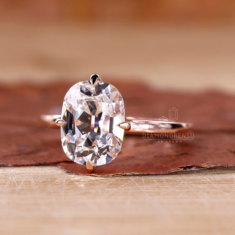 Prong Setting used in this cushion cut engagement ring.

