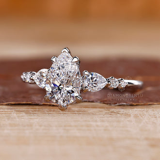 Seven stone diamond ring in white gold.
