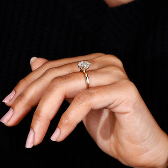 Solitaire Setting Ring with a brilliant round cut diamond.