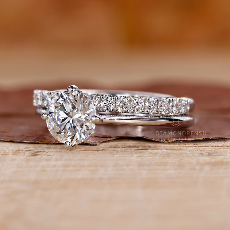 Solitaire Setting Ring showcasing a brilliant round diamond.
