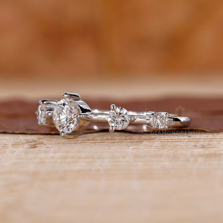 Round Cut Diamond Ring in a timeless 5 stone design.