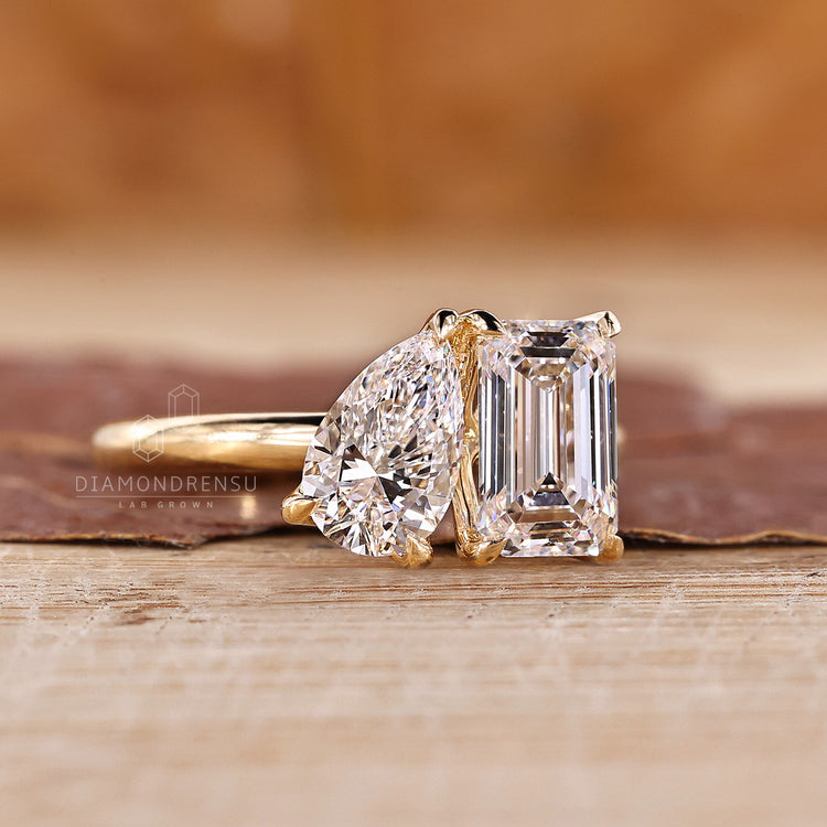 Buy engagement ring with IGI certified lab grown diamonds.
