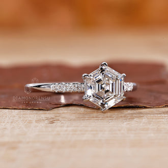 Round Diamond Engagement Ring in a classic design.