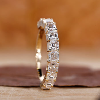 Asscher cut wedding band in yellow gold.