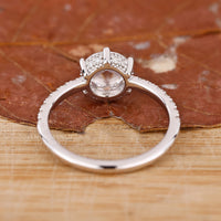 White gold diamond ring with a timeless, classic look.
