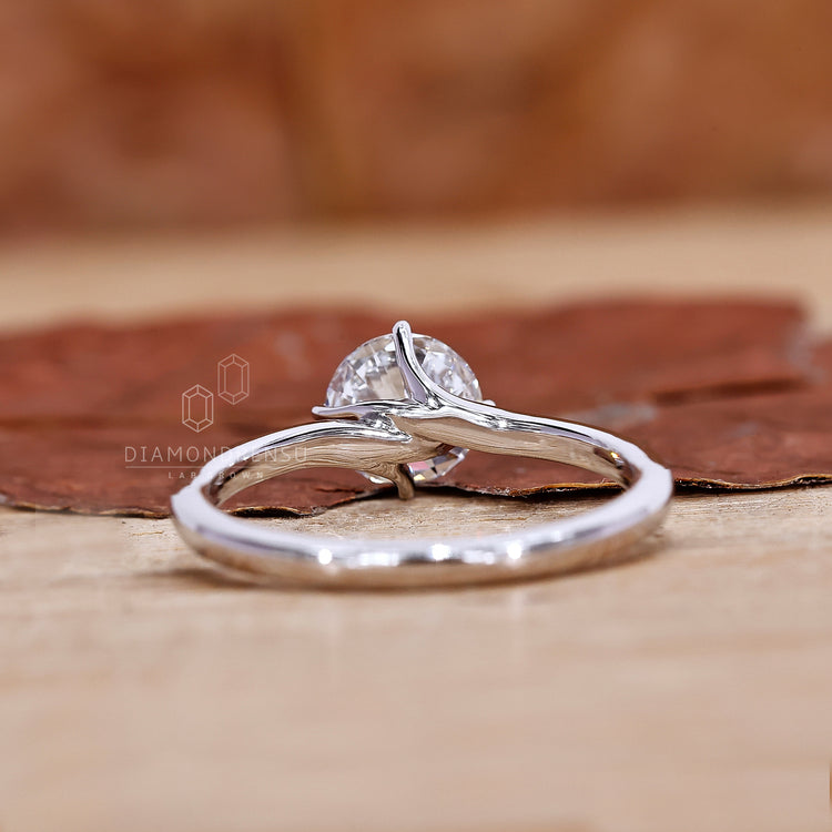 Prong Setting Ring featuring a sparkling round diamond.