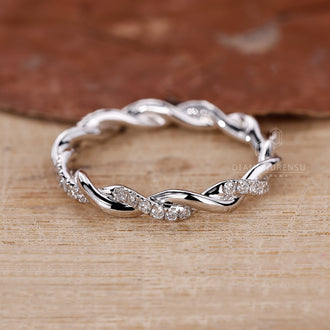 Round diamond wedding band with brilliant sparkle.
