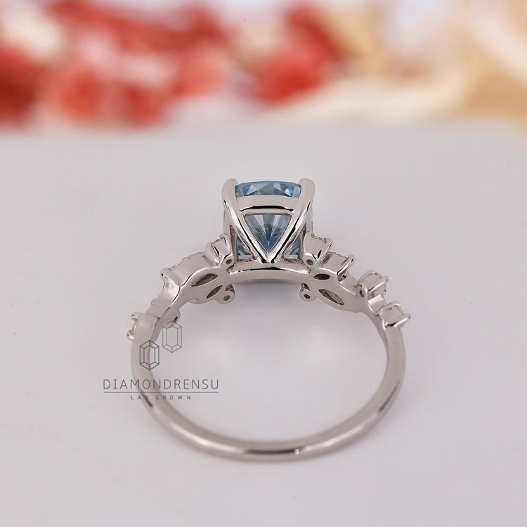 Buy engagement ring with a unique handmade ring setting and IGI certified diamond.
