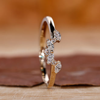 Lab grown diamond wedding band with brilliant shine.
