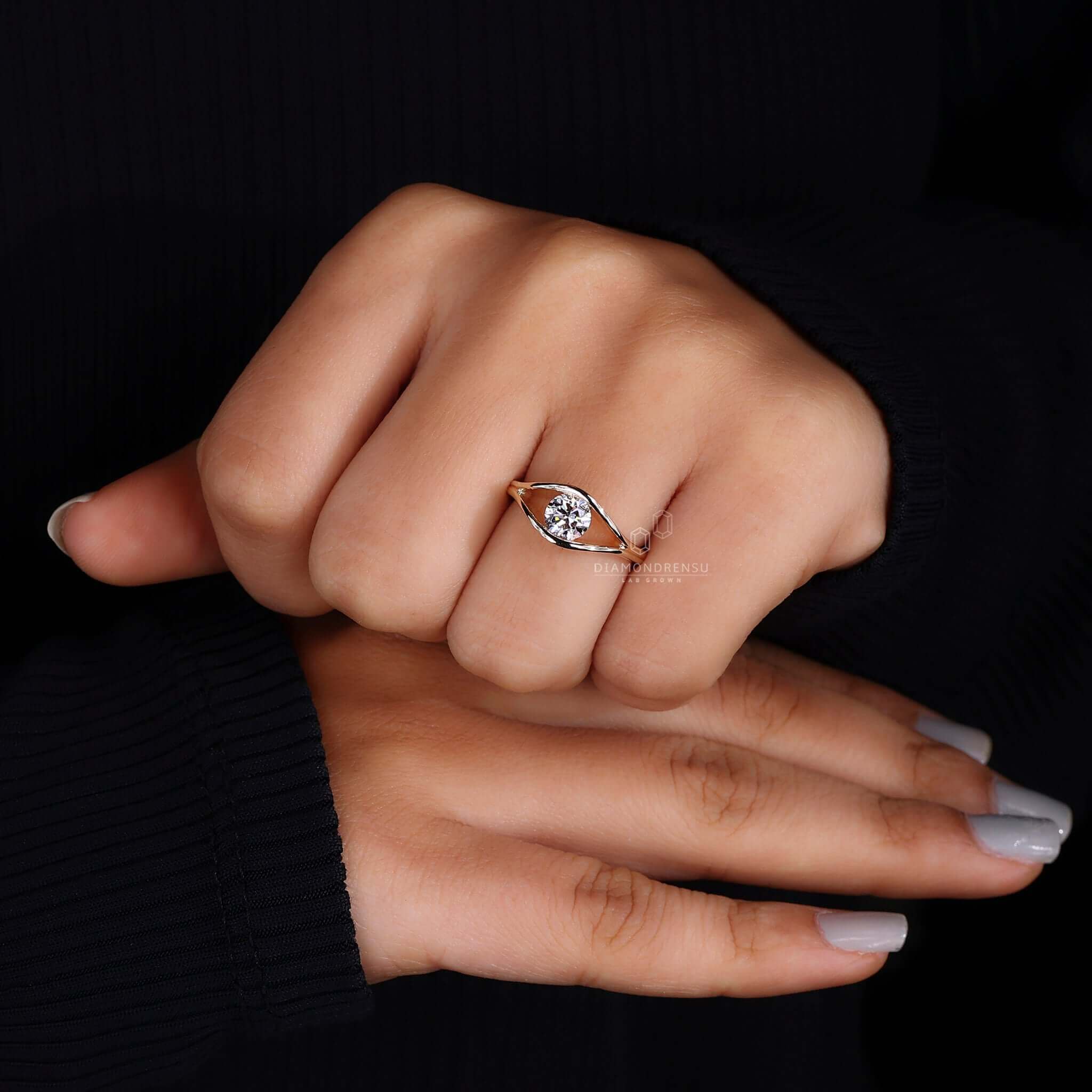 round diamond wedding ring