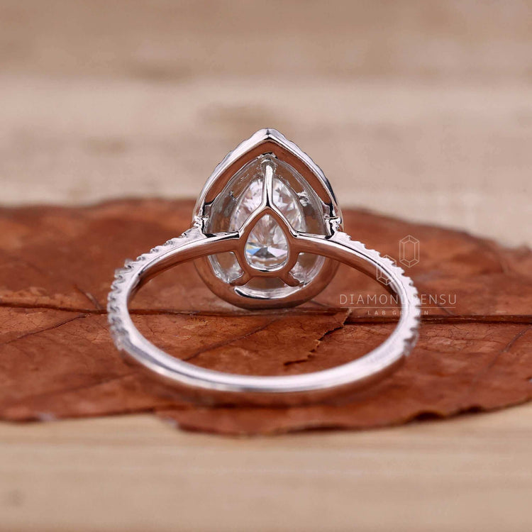 lab grown diamond wedding ring