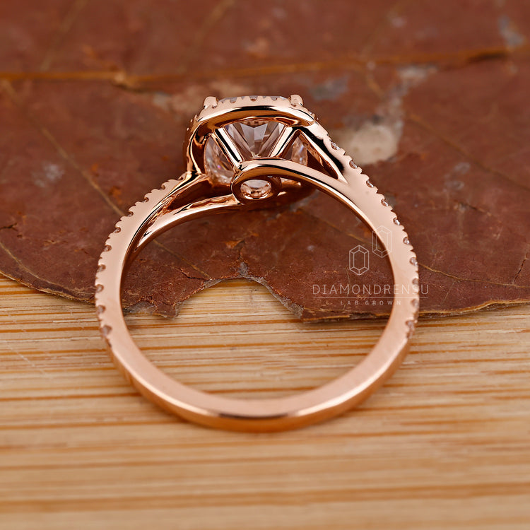 IGI certified diamond in rose gold ring.
