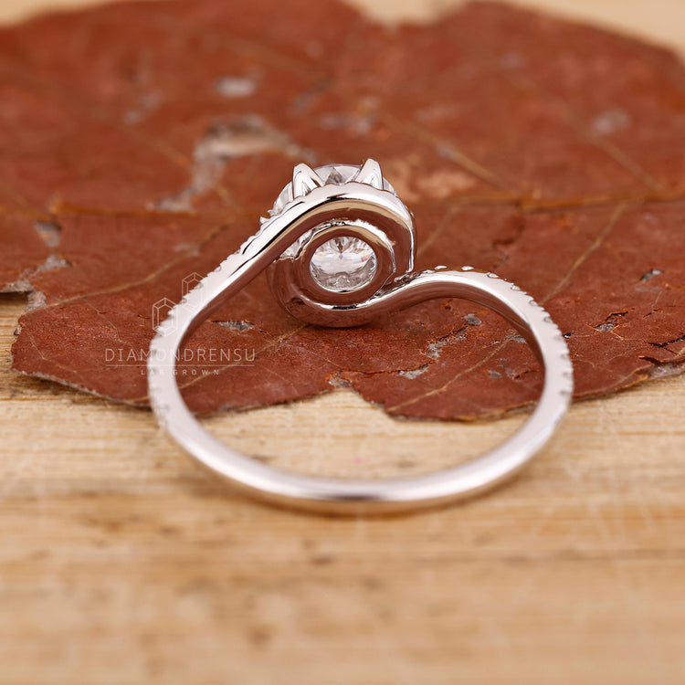 Round cut diamond ring featuring a beautiful Portuguese cut design.
