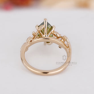 Custom engagement ring with Dutch marquise centre stone.
