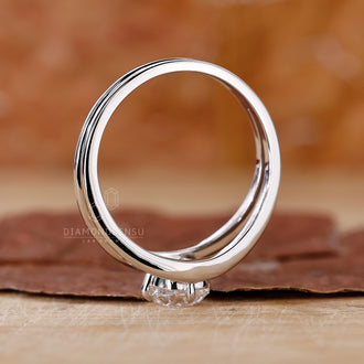 Prong Setting Ring securely holding a sparkling Lab Grown Diamond.