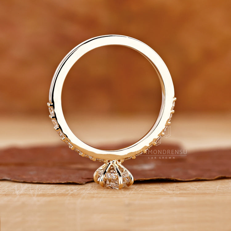 Yellow Gold Ring with timeless beauty.
