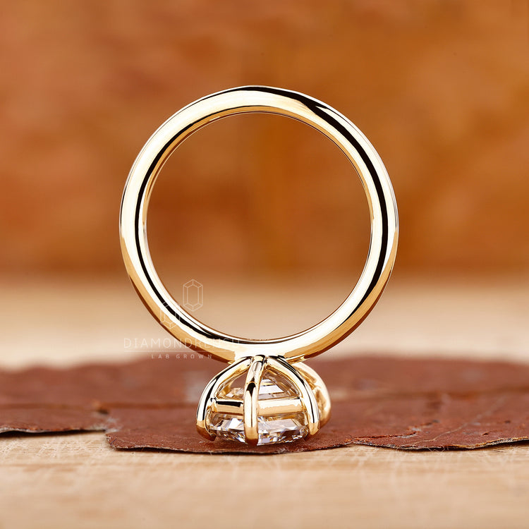 Diamondrensu ring with a hexagon diamond setting.
