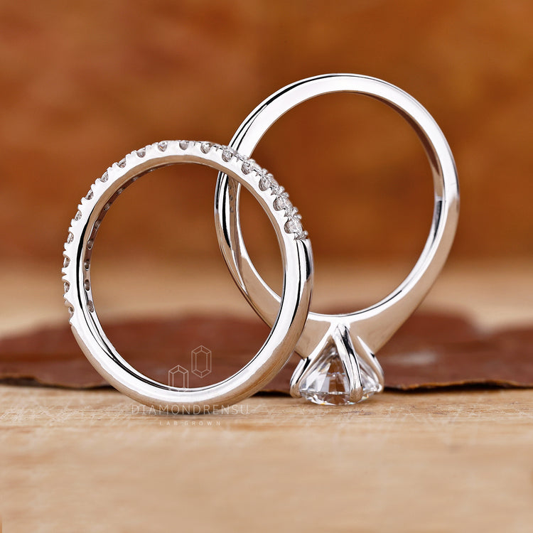 Round Diamond Ring with high-quality diamonds and secure prong setting.
