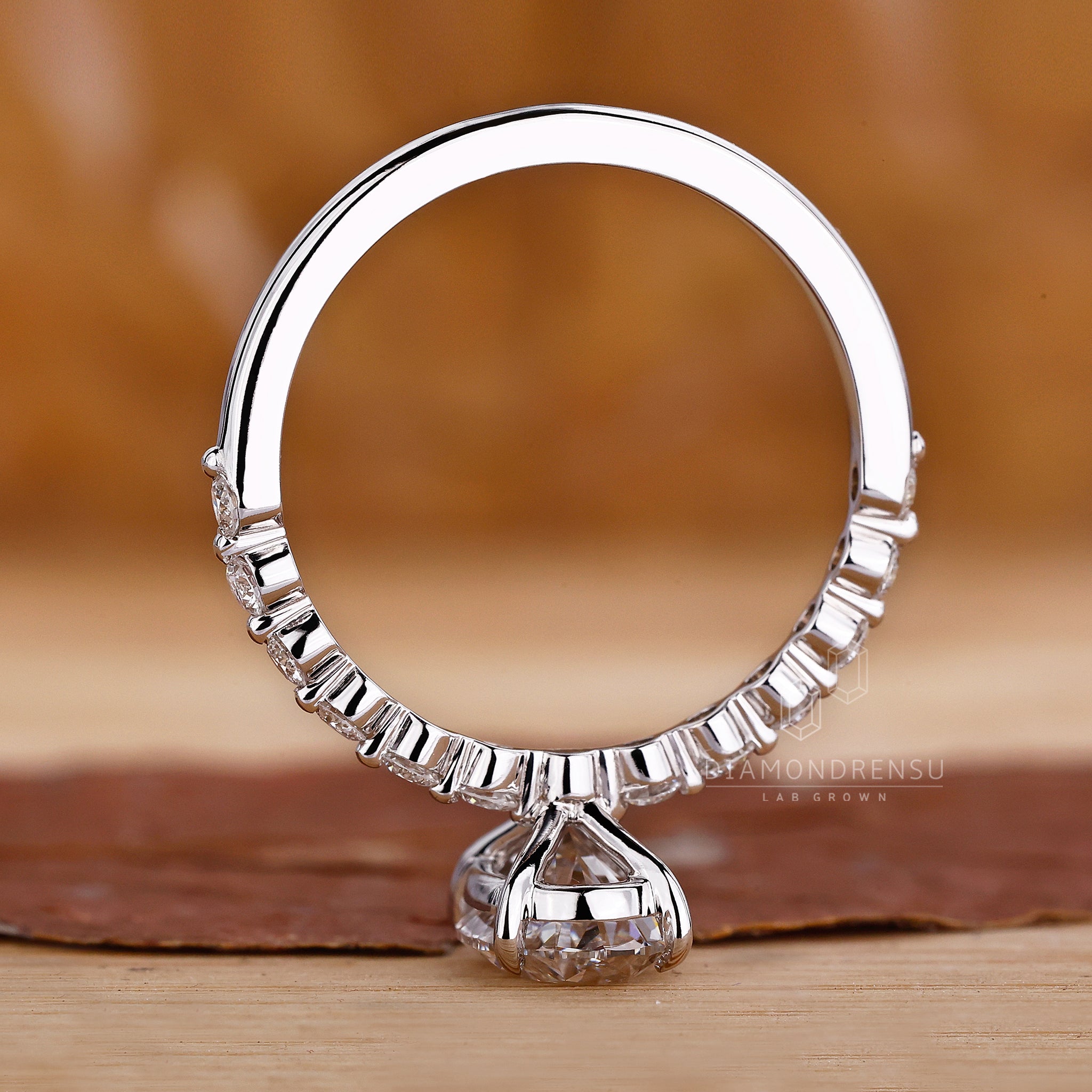 Floating Bubble Prong setting with a secure, stunning design.