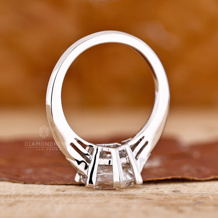 Diamondrensu engagement ring with triangle side stones.
