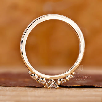 Diamondrensu Engagement Ring featuring 6 prong and shared prong styles.
