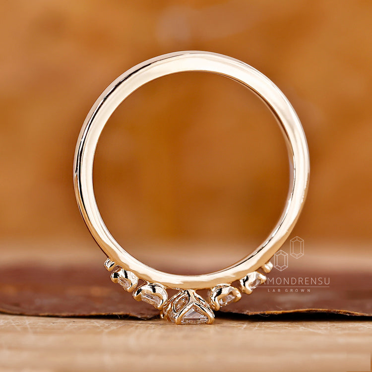 Diamondrensu Engagement Ring featuring 6 prong and shared prong styles.
