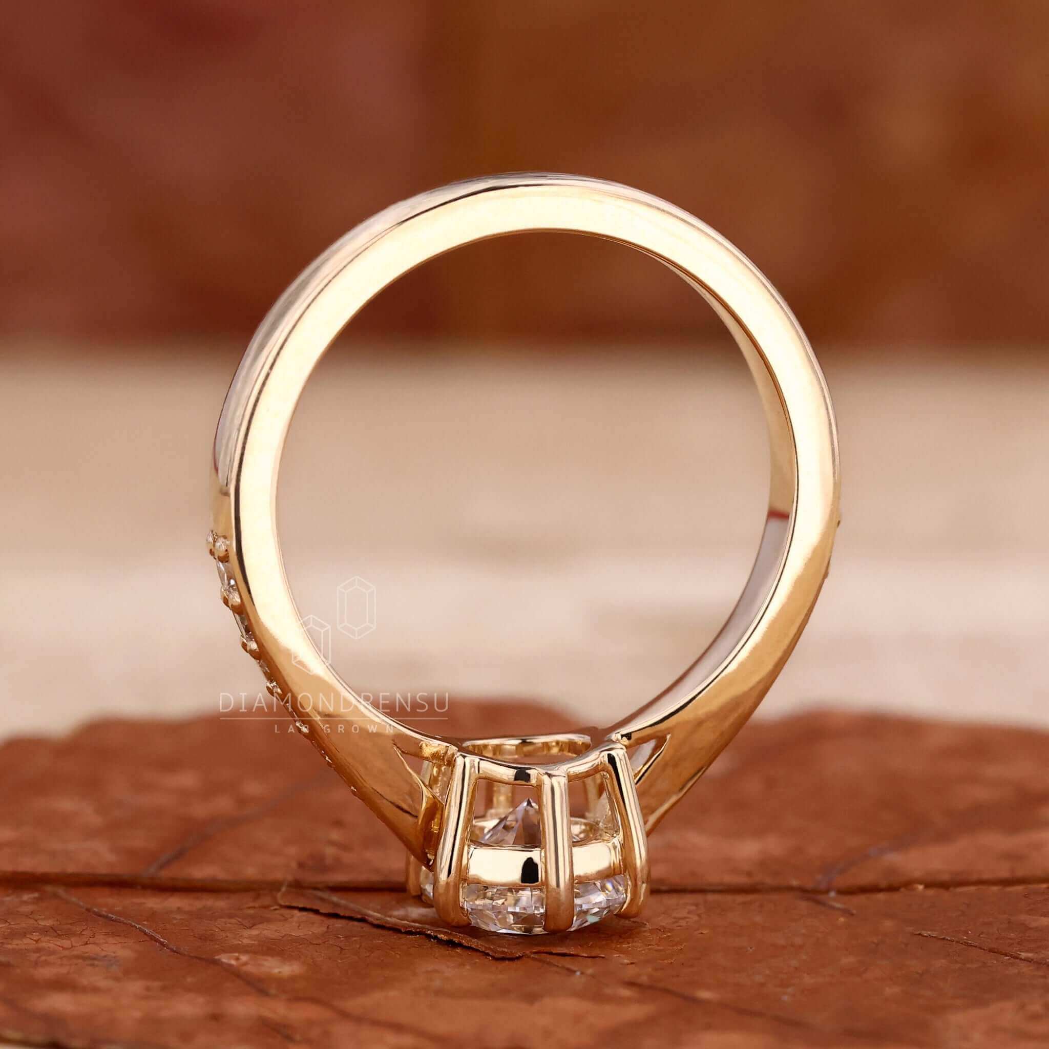 round diamond ring