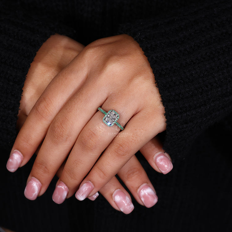 Round Diamond Ring with a secure 4 prong claw setting.
