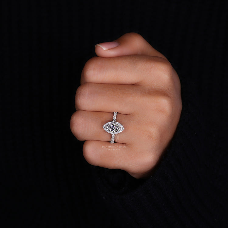 Diamond round cut highlights the beauty of this marquise diamond ring.
