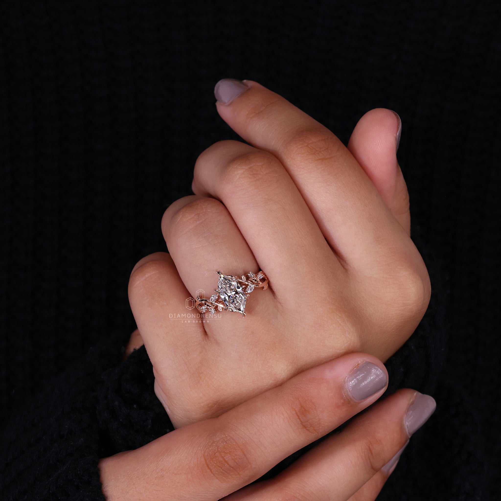 Stunning Diamondrensu Engagement Ring with Dutch Marquise Diamond