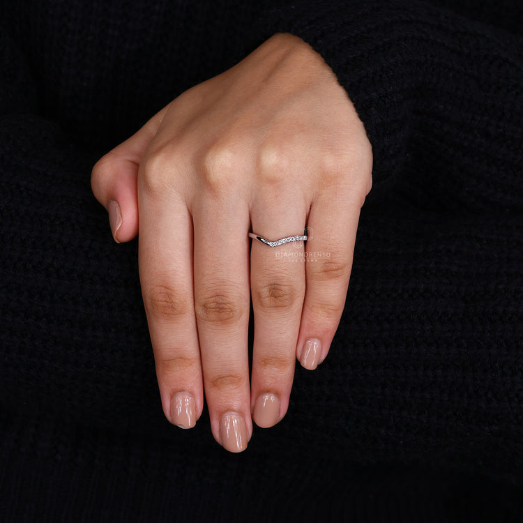 Buy a chevron wedding band with IGI-certified diamonds.
