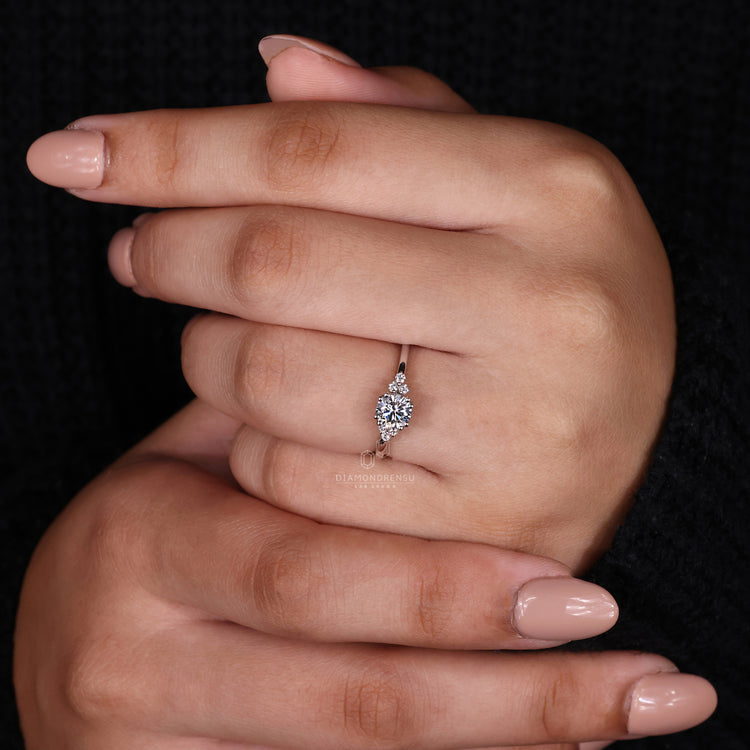 Double Prong Setting for a refined and sophisticated design.
