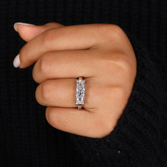 Classic prong setting ring featuring a lab-grown diamond.
