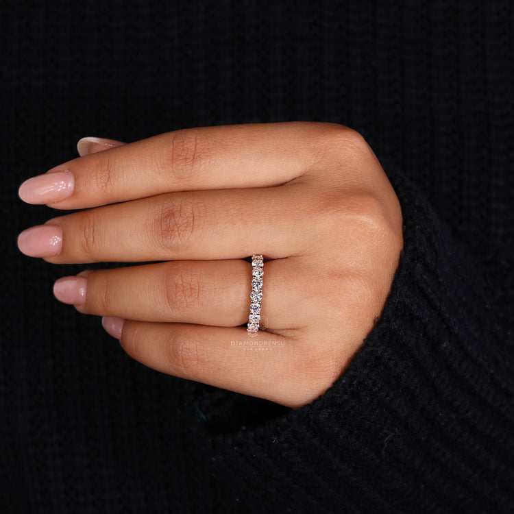 Rose gold wedding band with a warm tone, perfect for any occasion.
