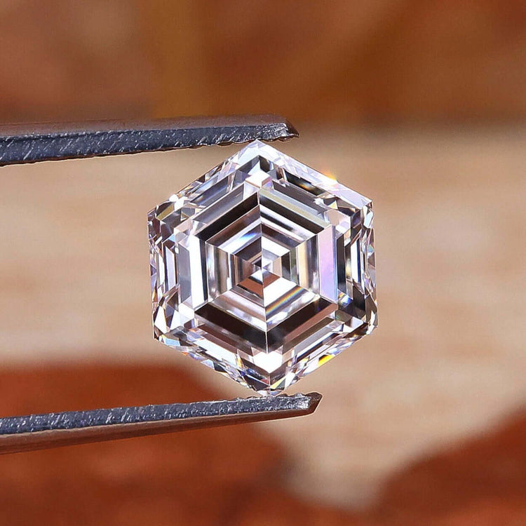 Discover a 1 carat lab grown hexagon step cut diamond at Diamondrensu.

