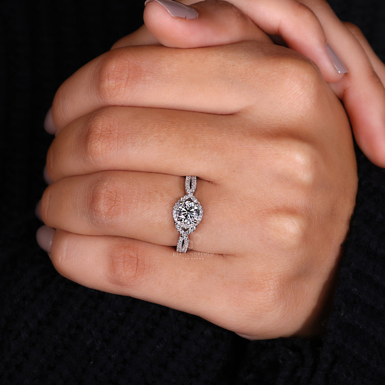 Round Diamond Engagement Ring in a twisted halo design.
