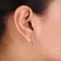 Yellow gold earrings with a timeless finish.
