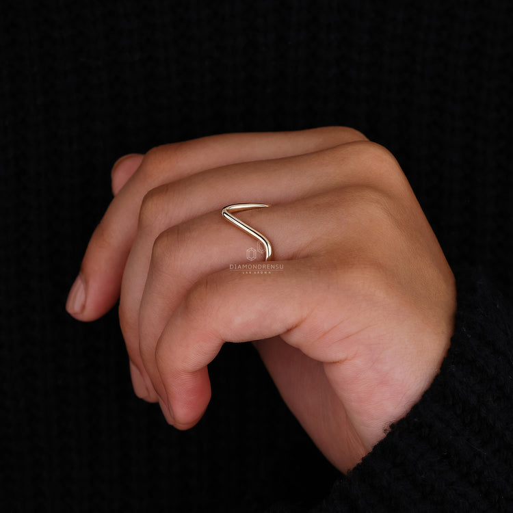 Gold Chevron Wedding Band - Dainty V Shape