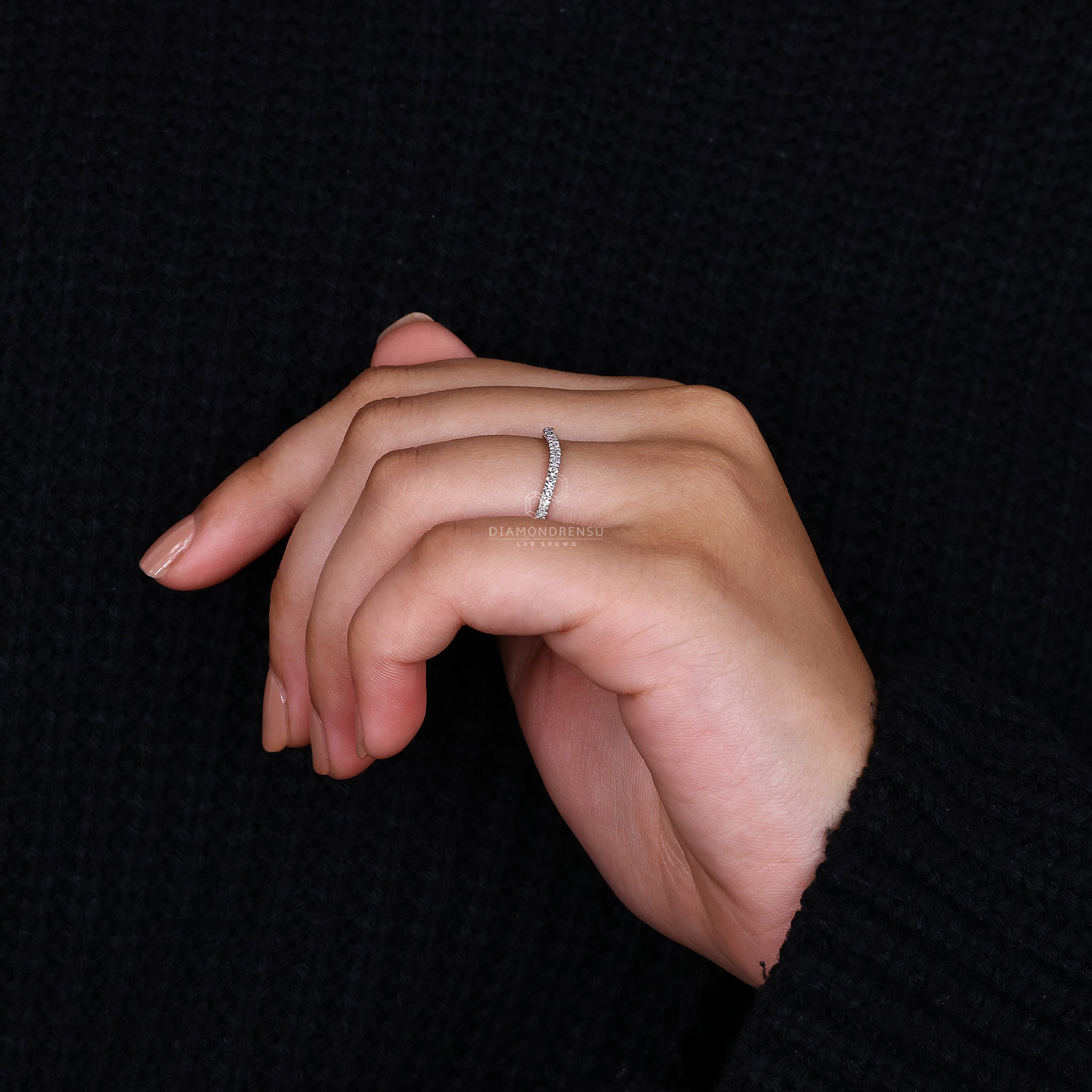 Round-cut diamond chevron band with a timeless appeal.
