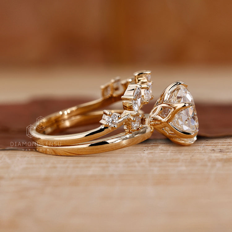 Curved Wedding Band designed to complement your engagement ring.
