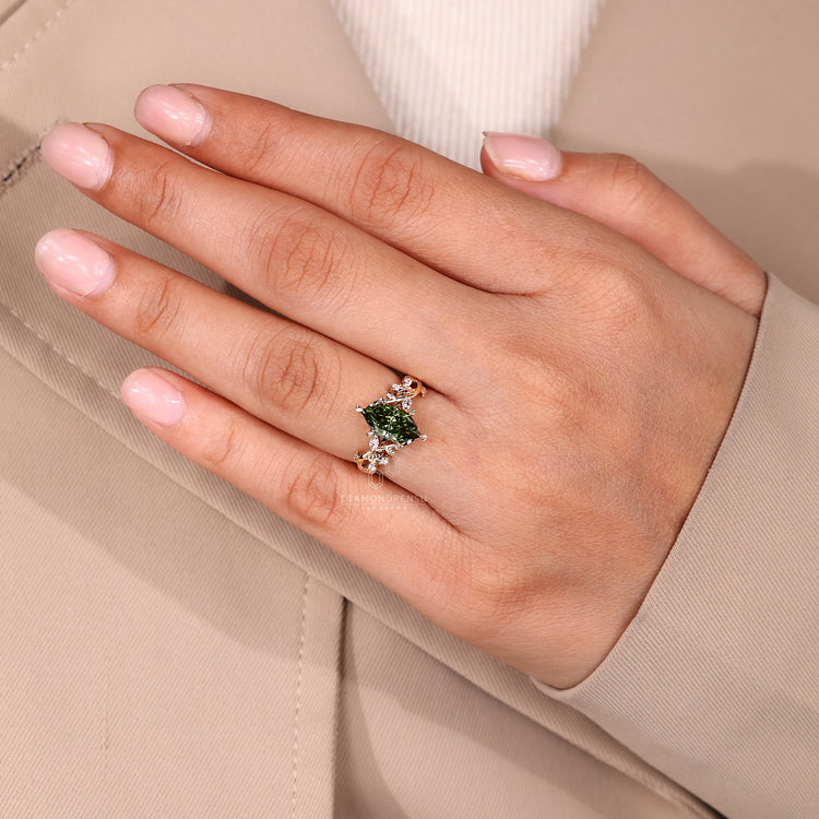 Buy diamond ring handmade and IGI certified.
