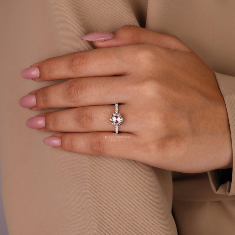 White gold diamond ring with a timeless, classic look.
