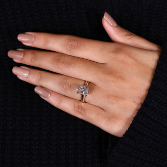 Yellow gold bridal set with radiant diamonds and style.
